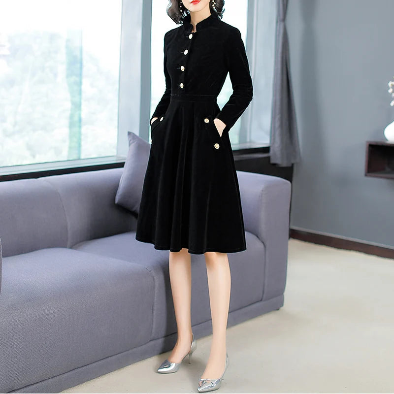 Autumn and Winter New European and American Hepburn Style Black Thin Vintage Button Collar Velvet Dress